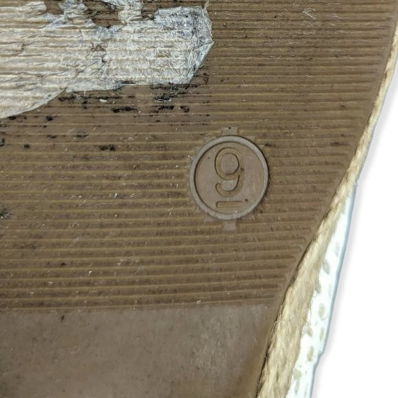 BONGO Black & White Slip On Shoes Size 9 - Picture 9 of 10